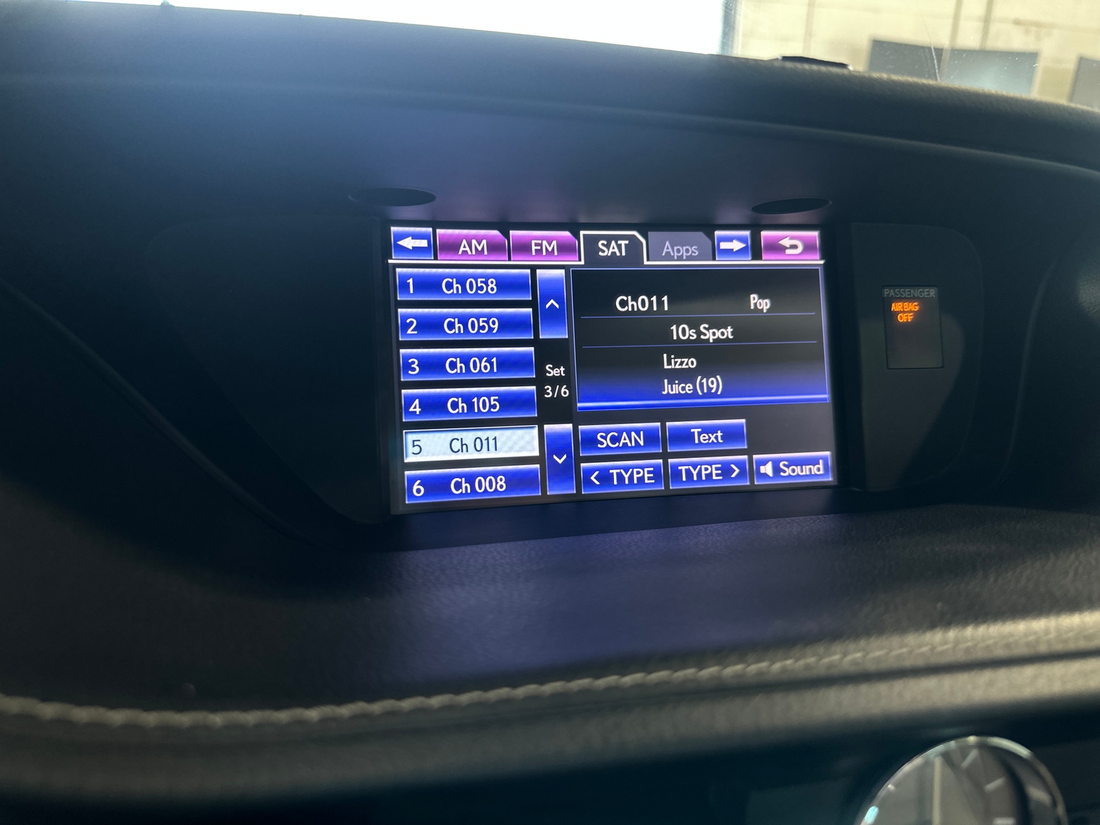 Thumbnail: 2013 Lexus ES - 3