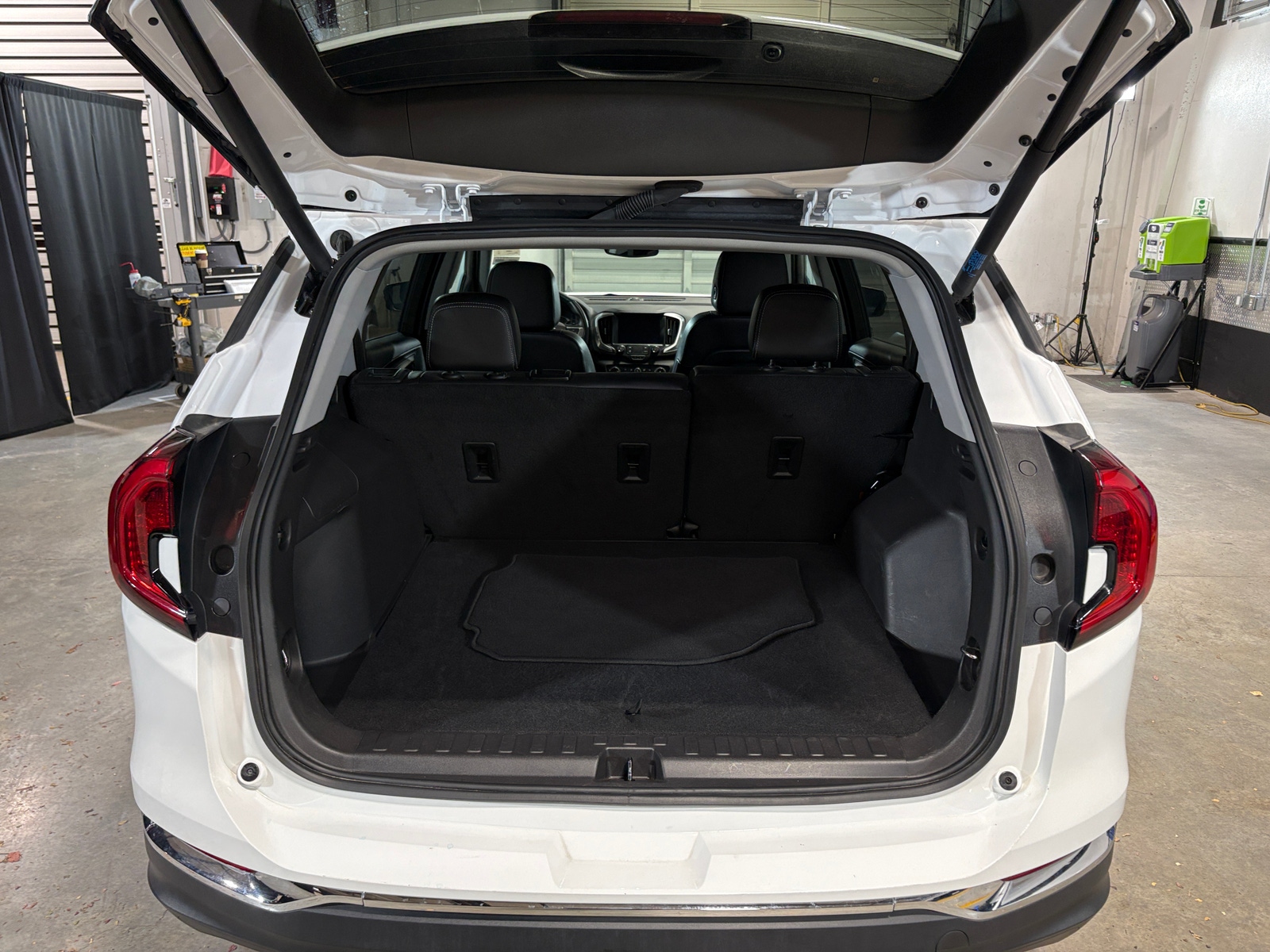 Thumbnail: 2024 GMC Terrain - 6