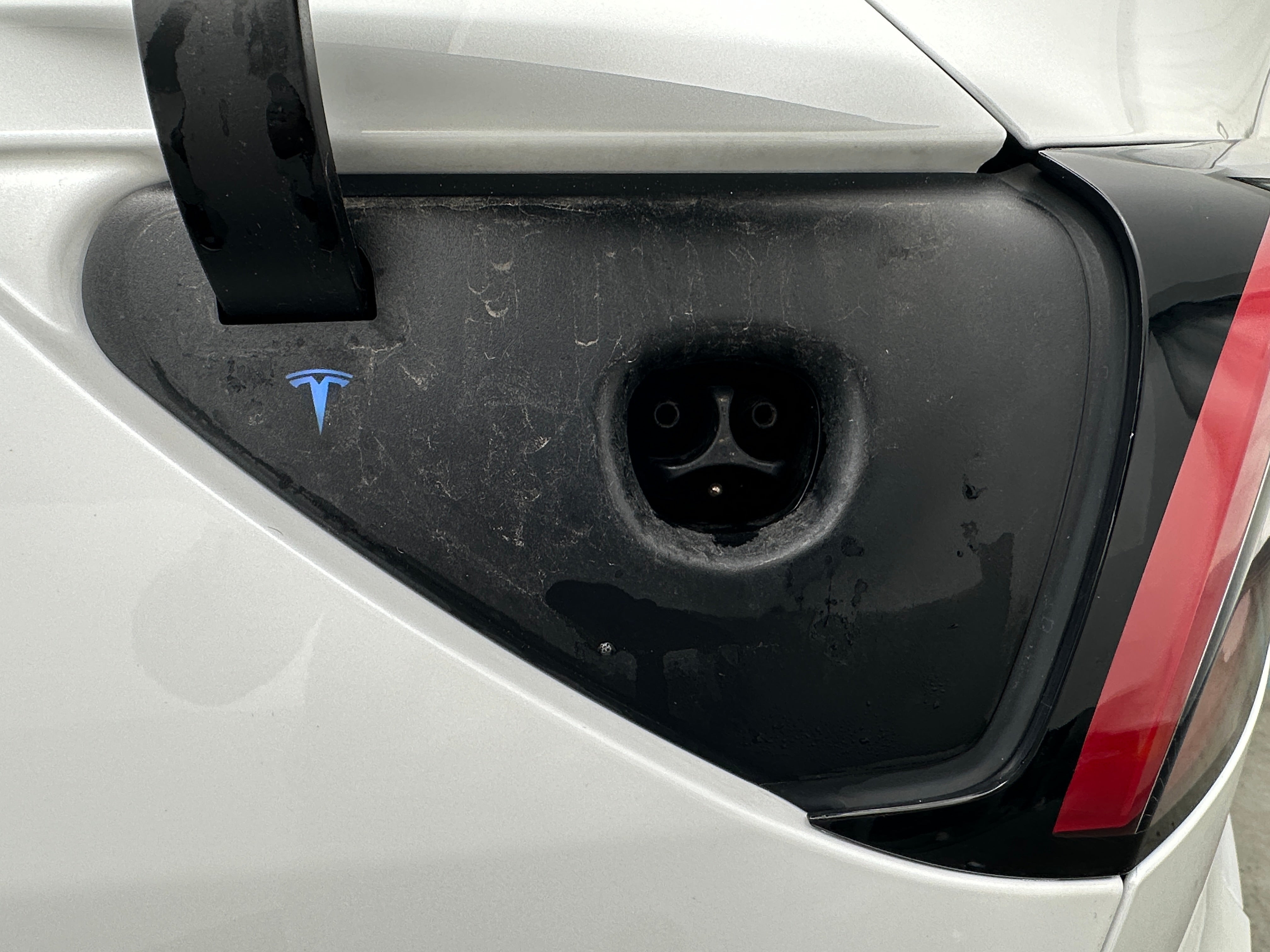 Used 2022 Tesla Model Y Long Range with VIN 7SAYGDEE6NF563852 for sale in Oak Creek, WI