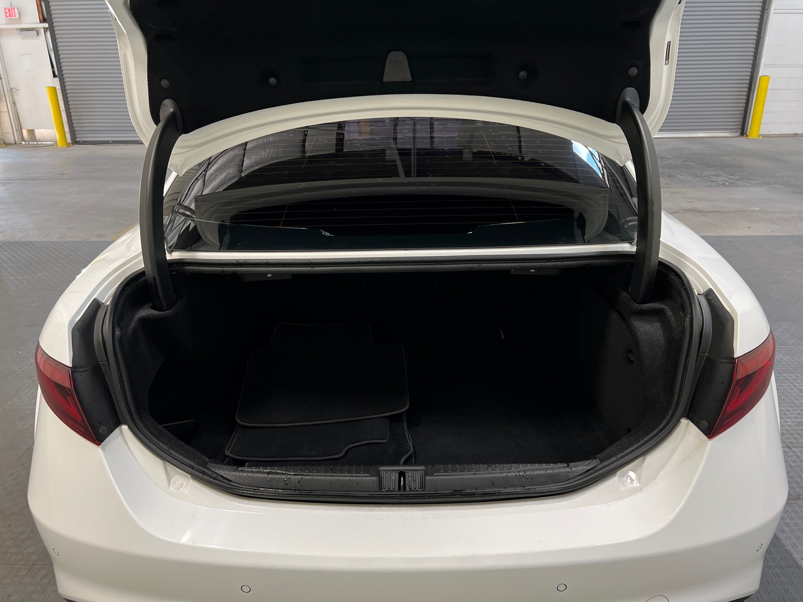 Thumbnail: 2020 Alfa Romeo Giulia - 6