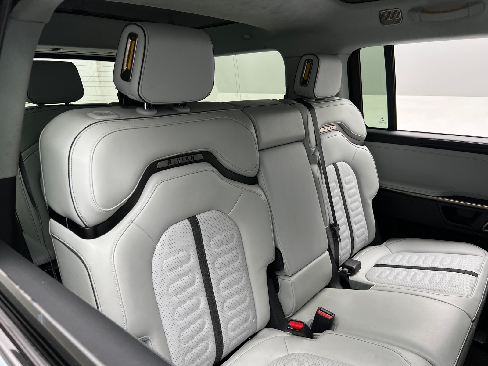 Thumbnail: 2024 Rivian R1S - 5