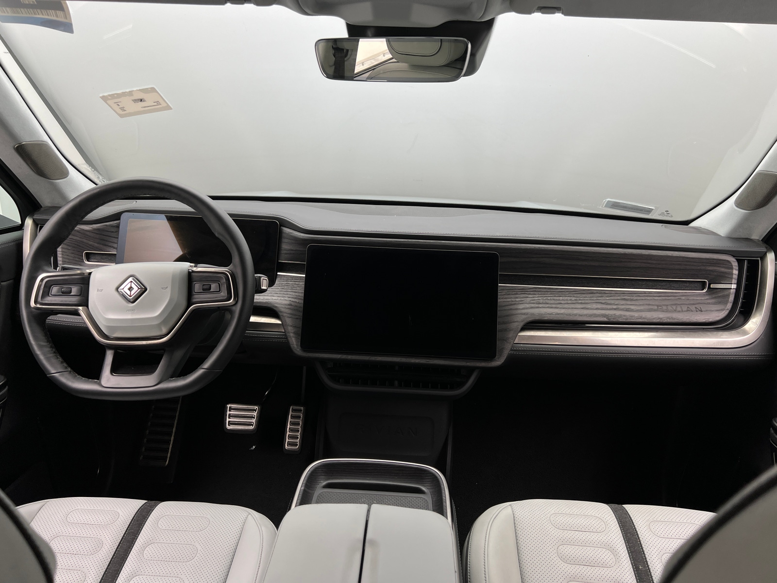 Thumbnail: 2024 Rivian R1S - 2