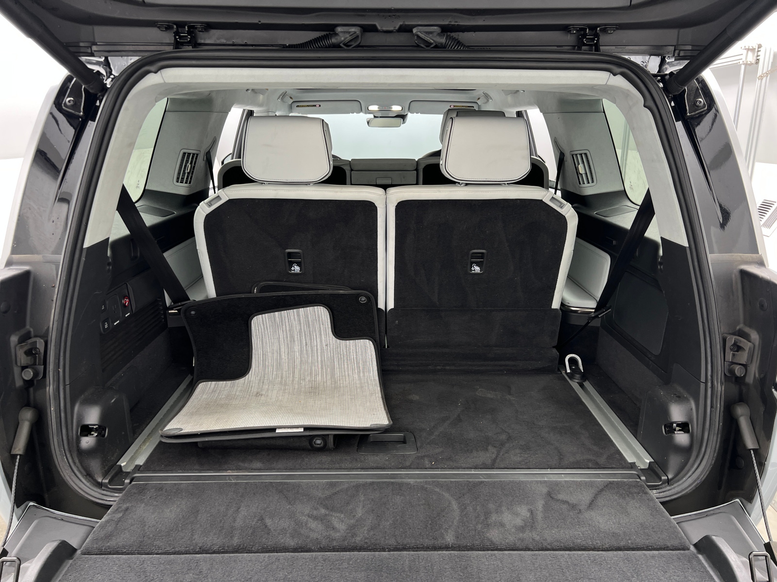 Thumbnail: 2024 Rivian R1S - 6