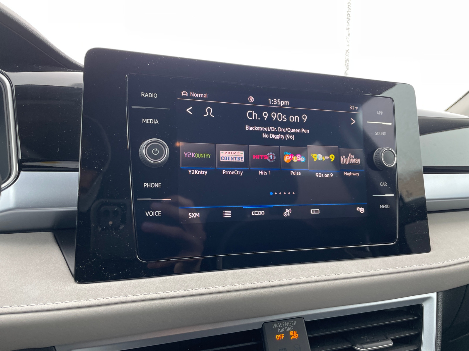 Thumbnail: 2025 Volkswagen Taos - 4