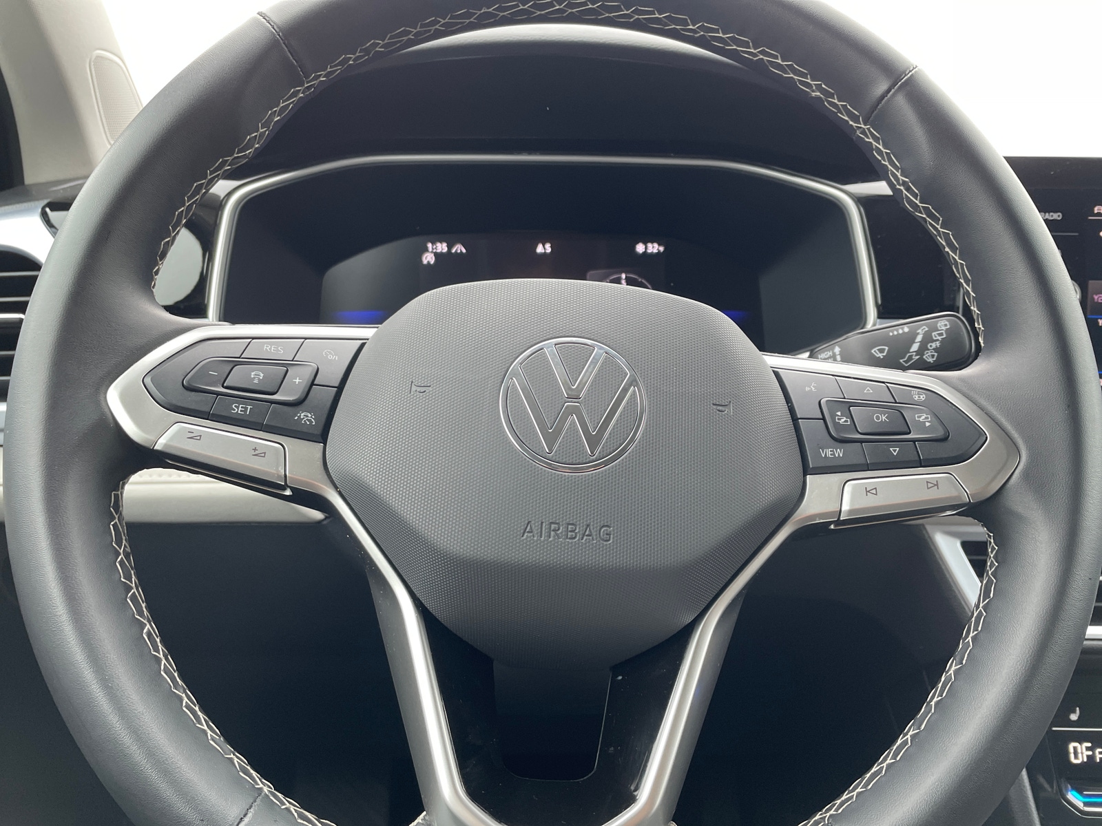 Thumbnail: 2025 Volkswagen Taos - 5