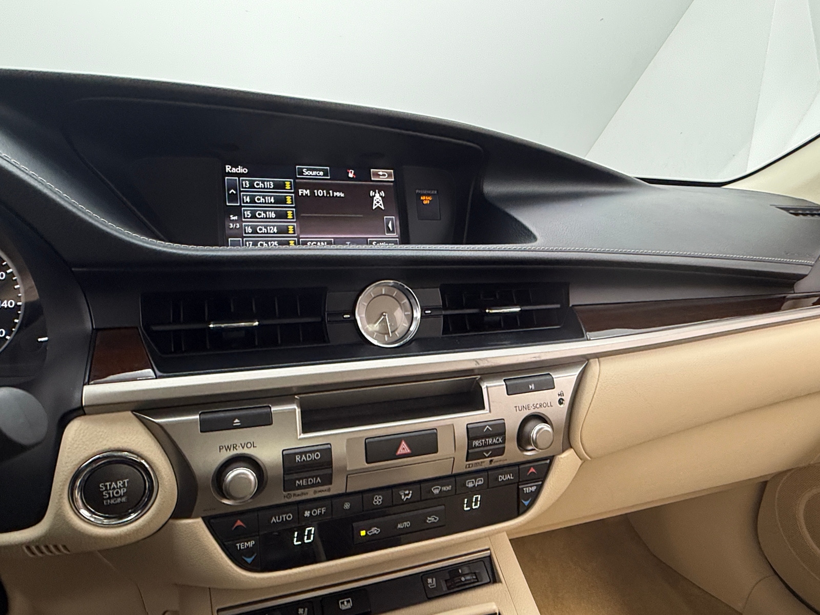 Thumbnail: 2015 Lexus ES - 3