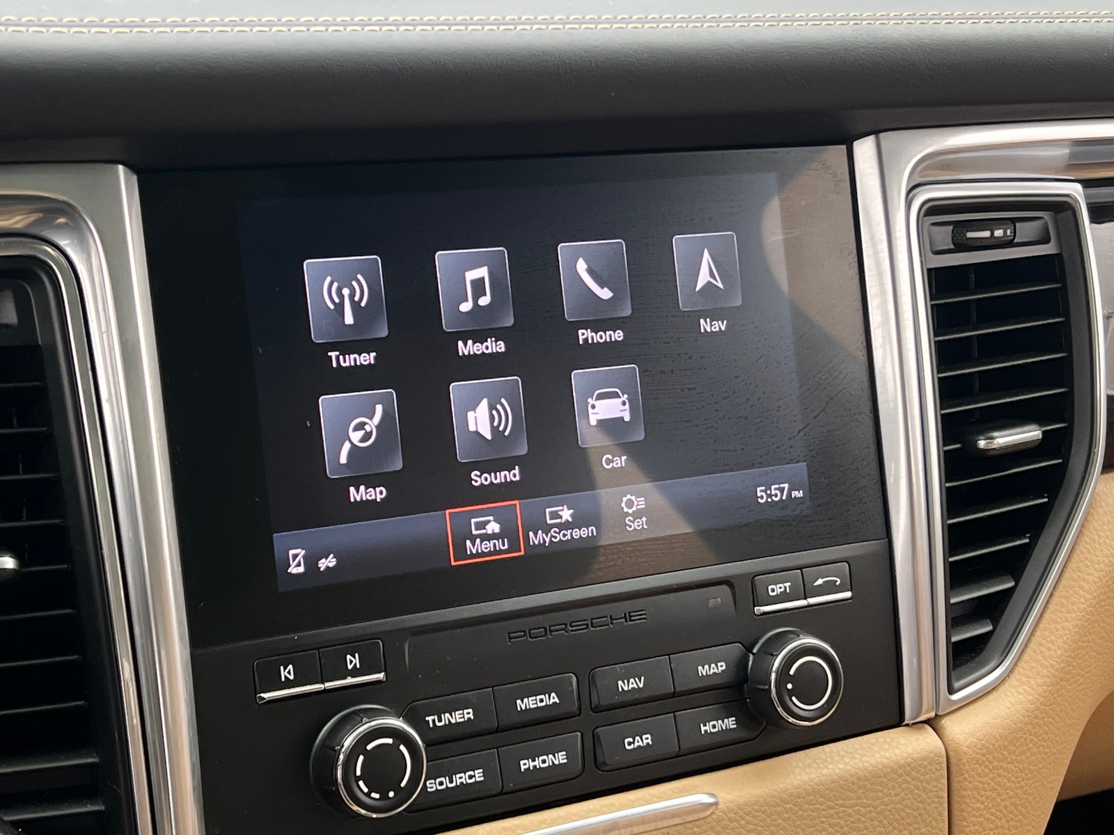 Thumbnail: 2017 Porsche Macan - 3