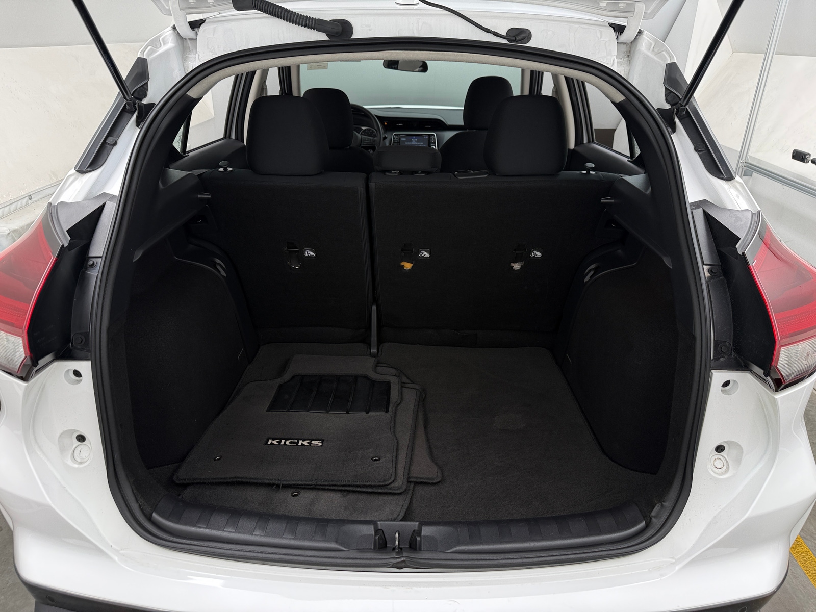 Thumbnail: 2023 Nissan Kicks - 7