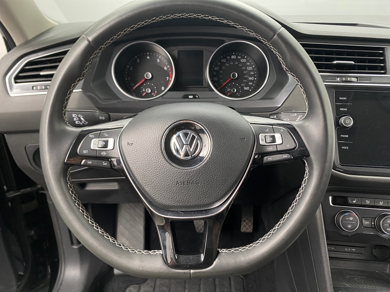 Thumbnail: 2021 Volkswagen Tiguan - 4