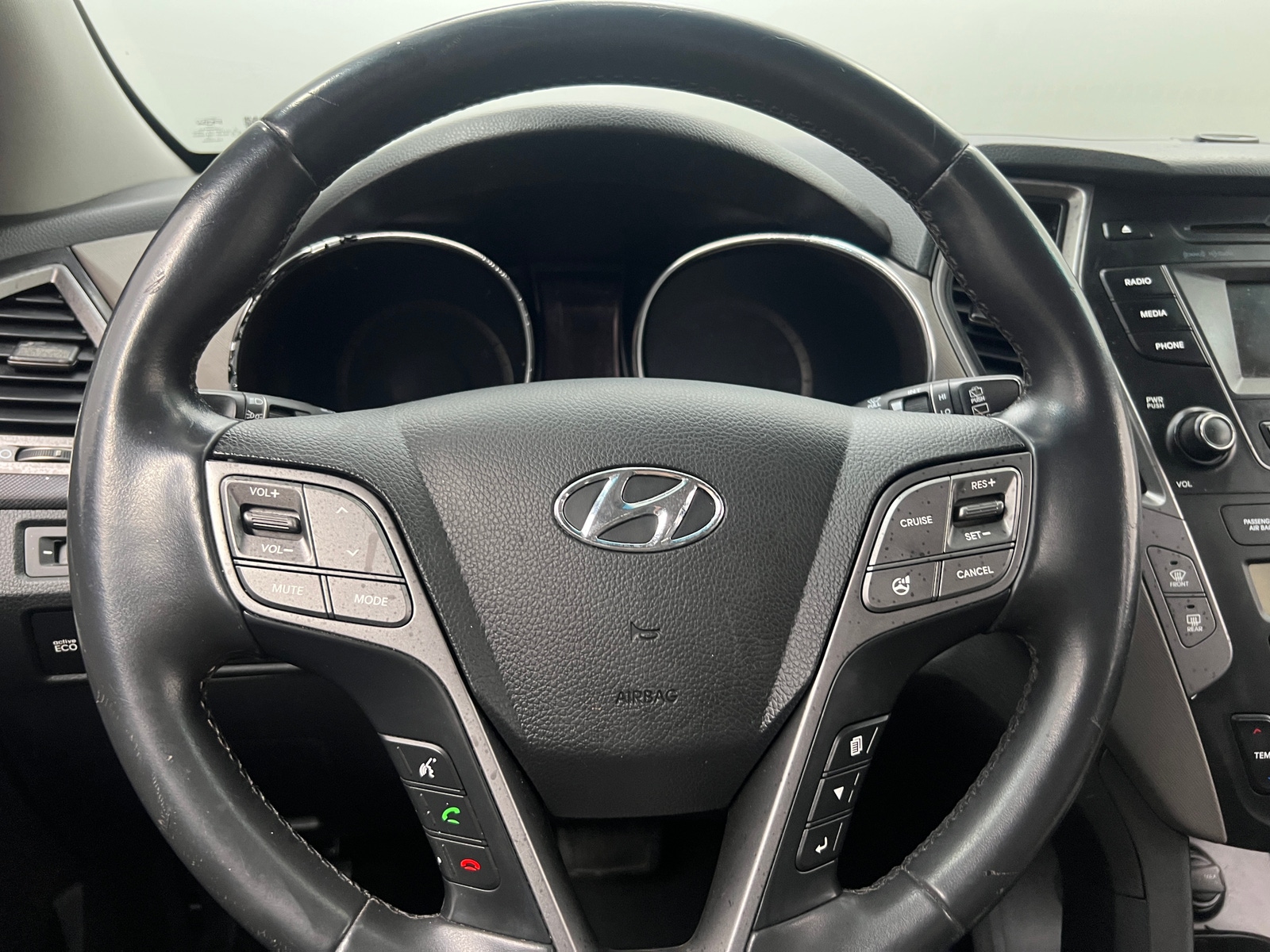 Thumbnail: 2013 Hyundai Santa Fe - 4