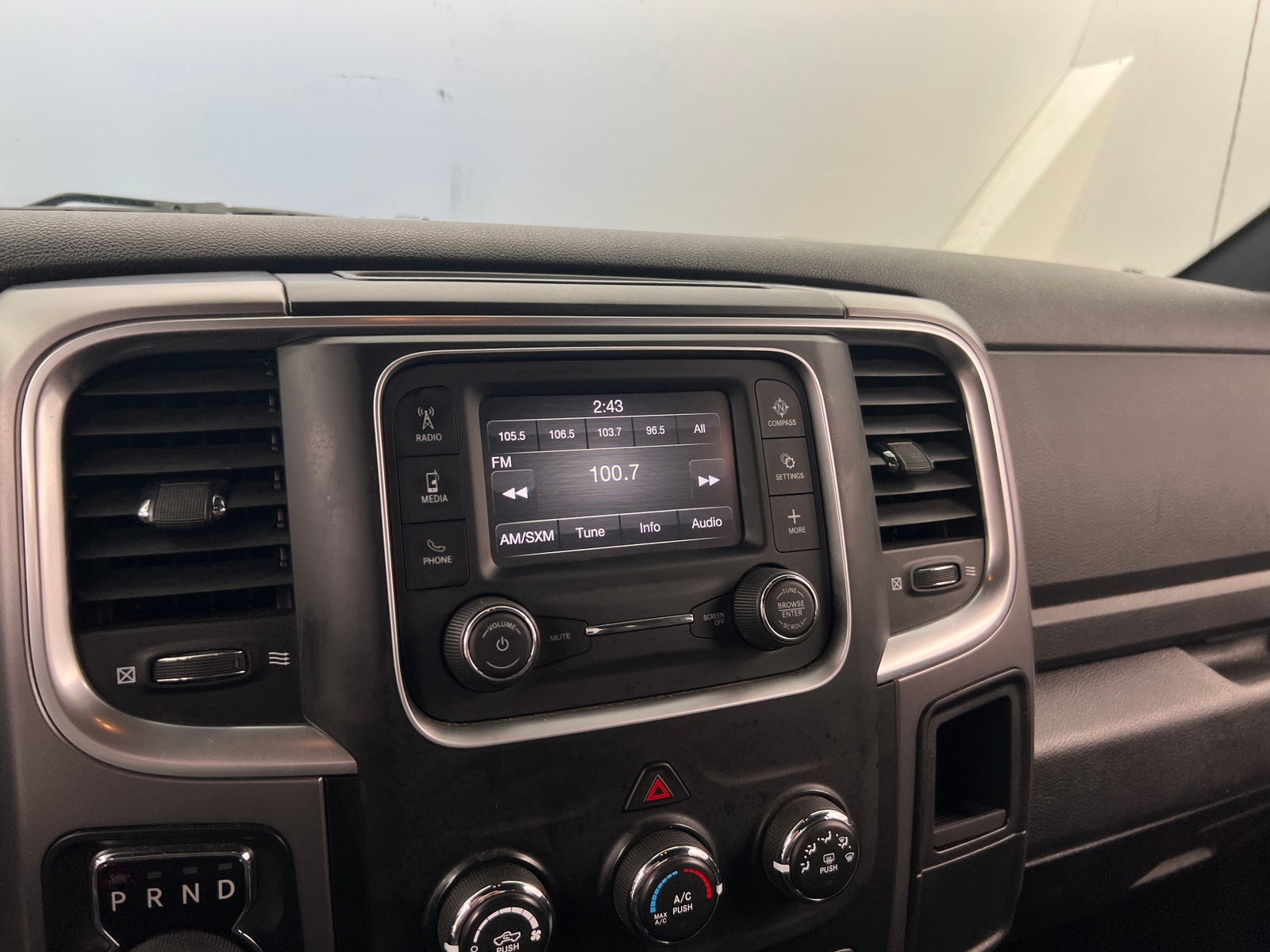 Thumbnail: 2021 RAM 1500 Classic - 4