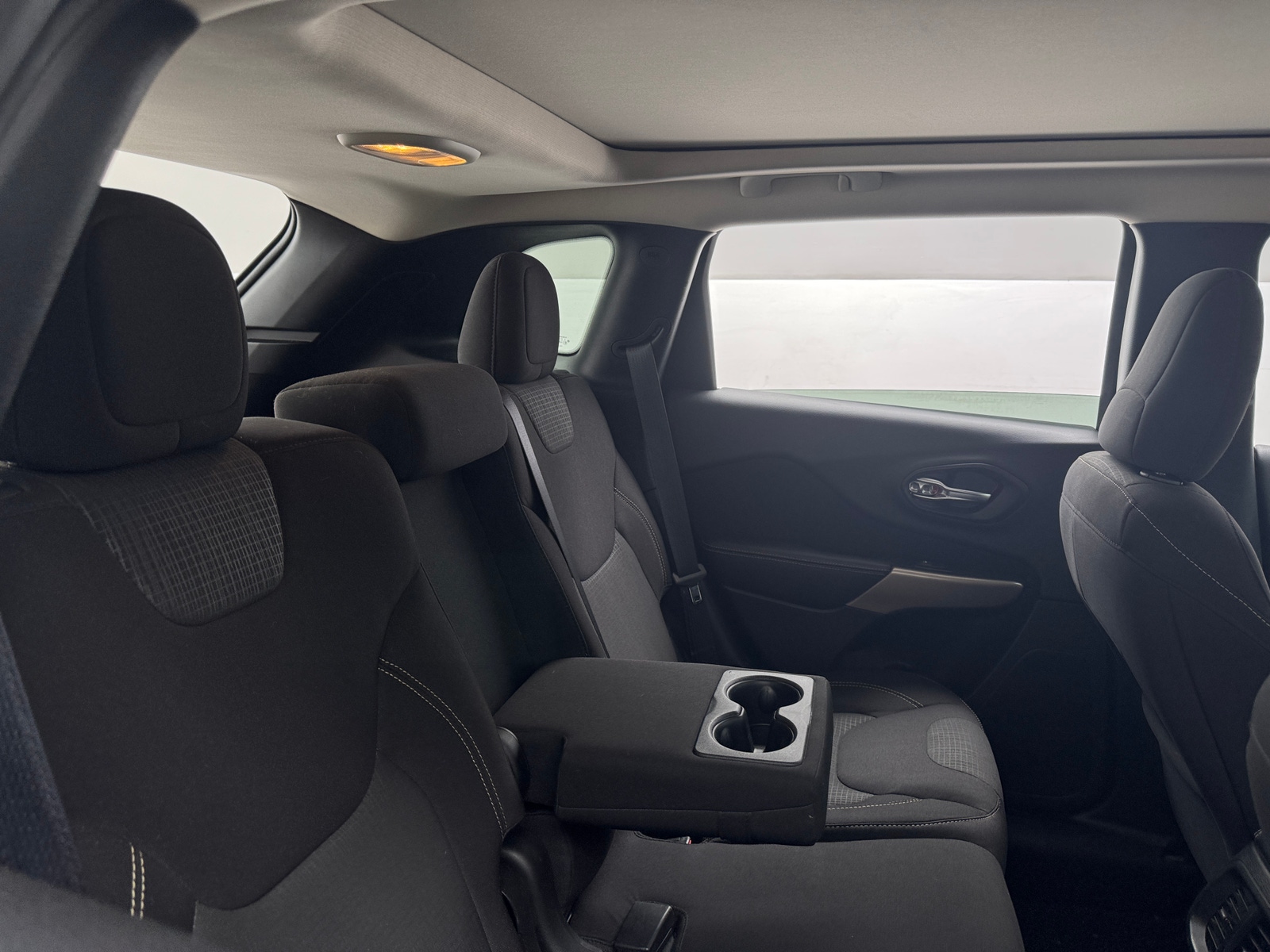 Thumbnail: 2017 Jeep Cherokee - 6