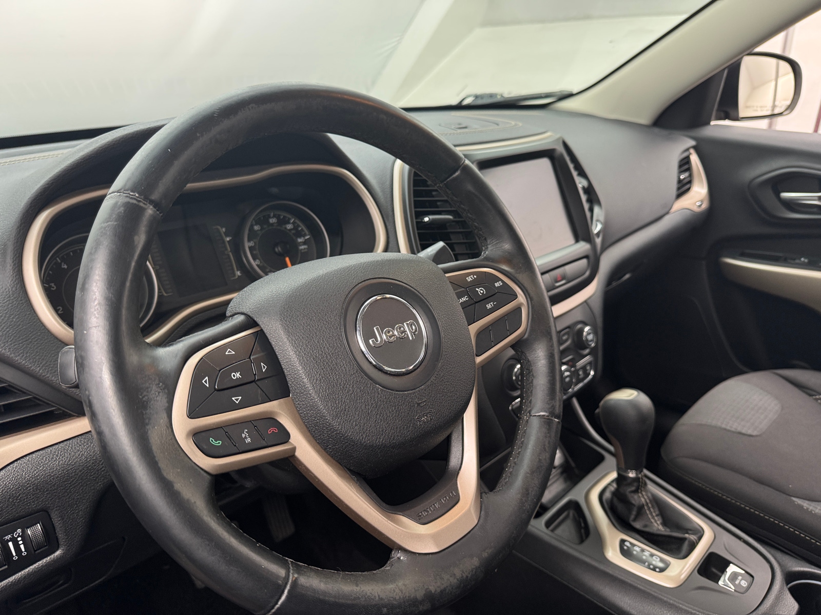 Thumbnail: 2017 Jeep Cherokee - 5