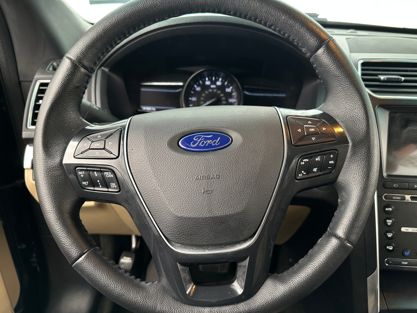 Thumbnail: 2017 Ford Explorer - 4