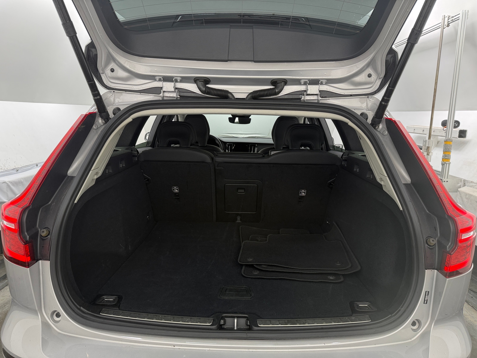 Thumbnail: 2025 Volvo V60 - 6