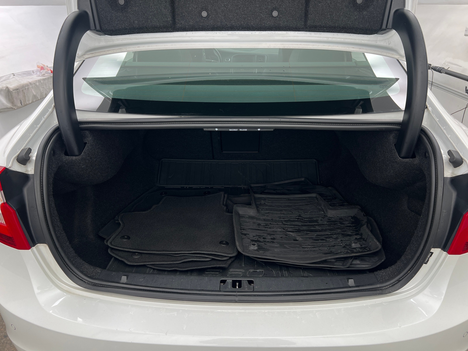 Thumbnail: 2018 Volvo S60 - 6