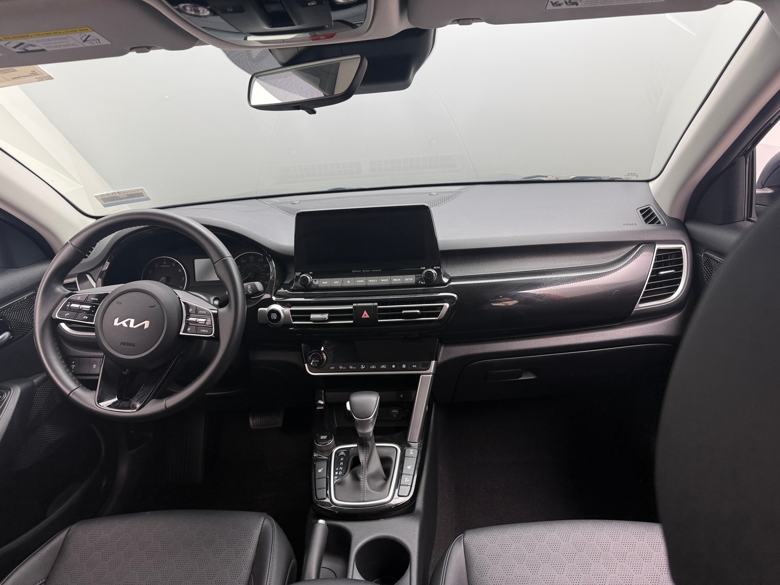 Thumbnail: 2023 Kia Seltos - 3