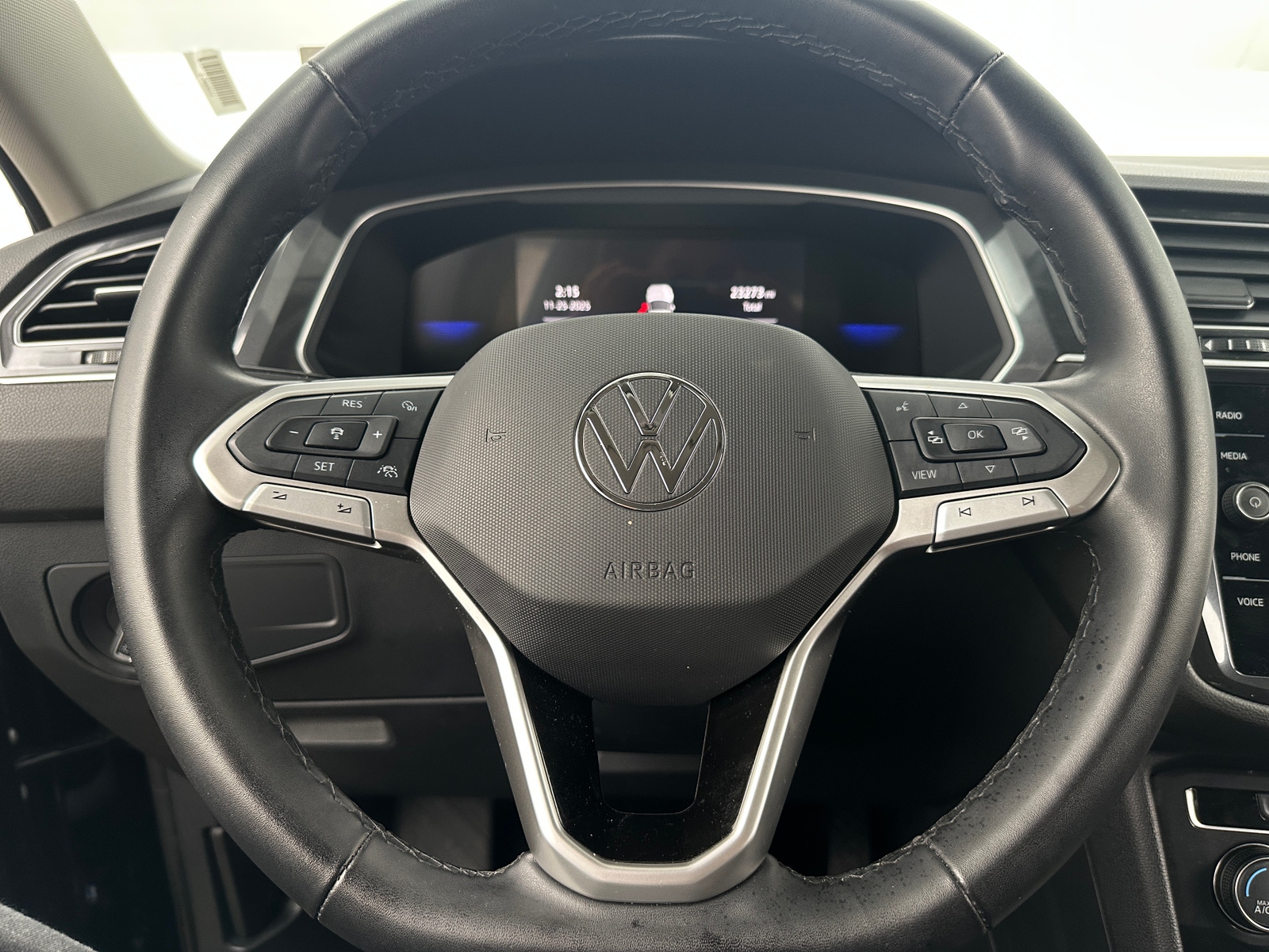 Thumbnail: 2024 Volkswagen Tiguan - 4