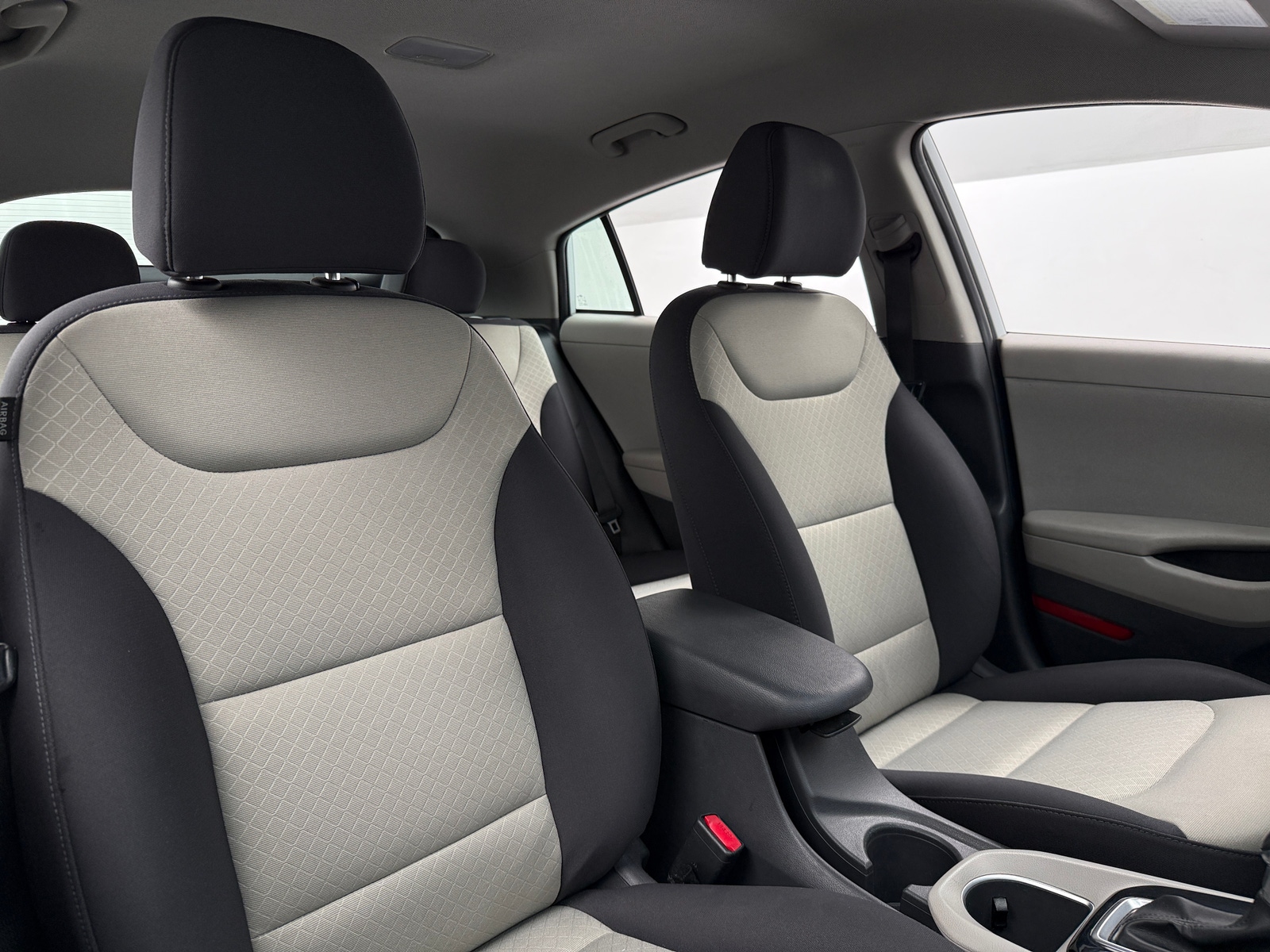 Thumbnail: 2017 Hyundai Ioniq - 2