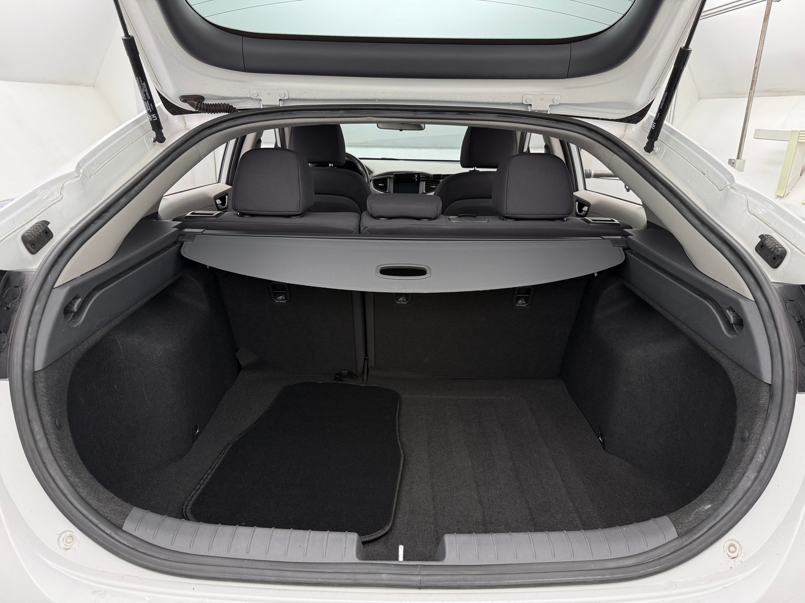 Thumbnail: 2017 Hyundai Ioniq - 7