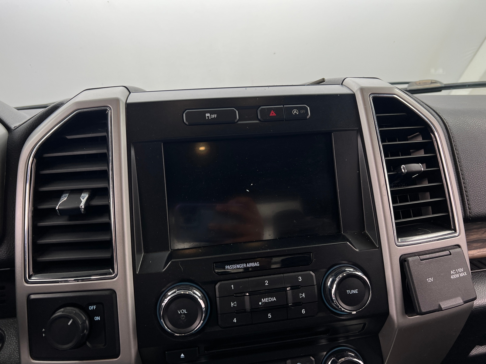 Thumbnail: 2018 Ford Econoline - 3