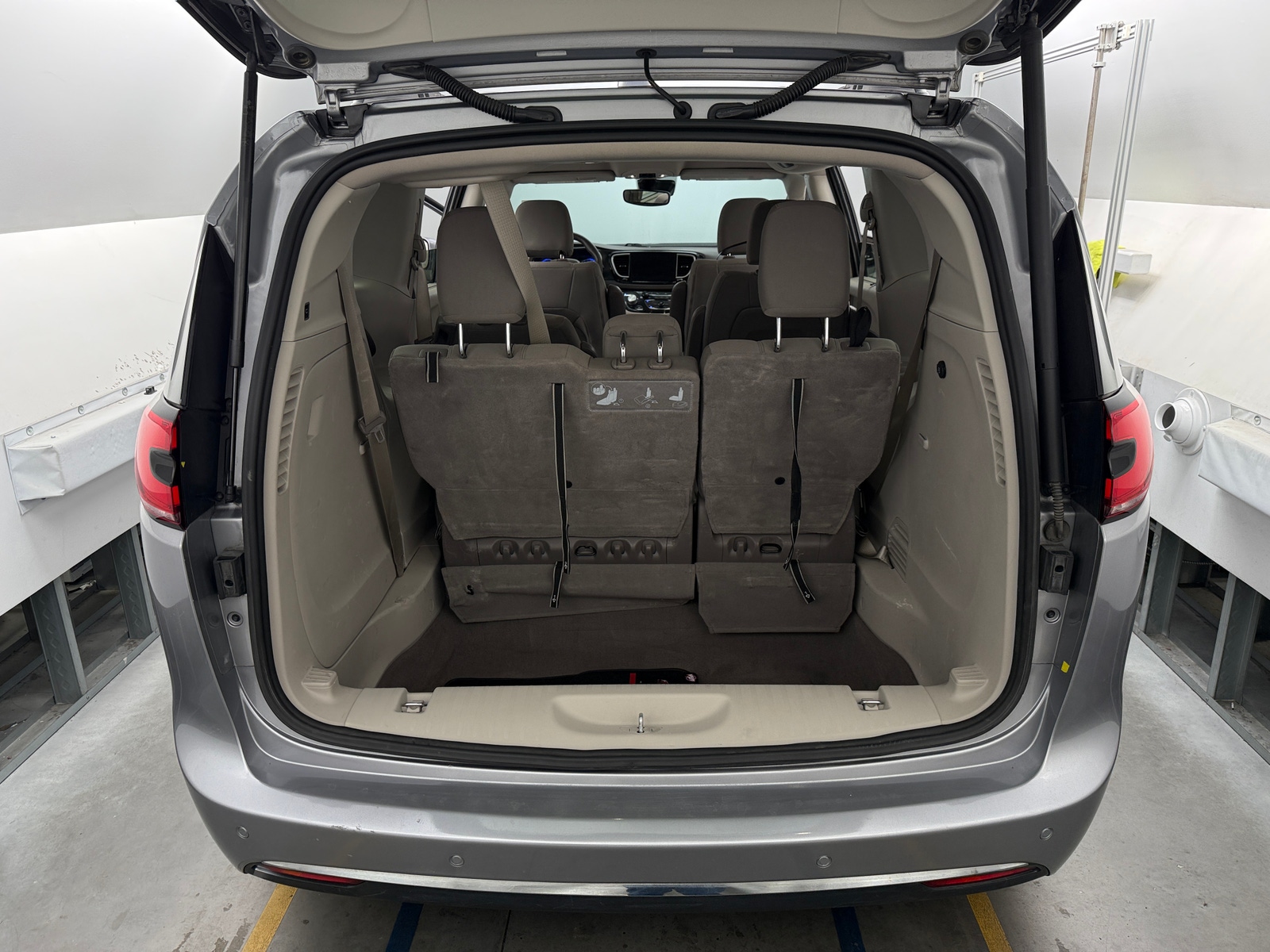 Thumbnail: 2021 Chrysler Pacifica - 7