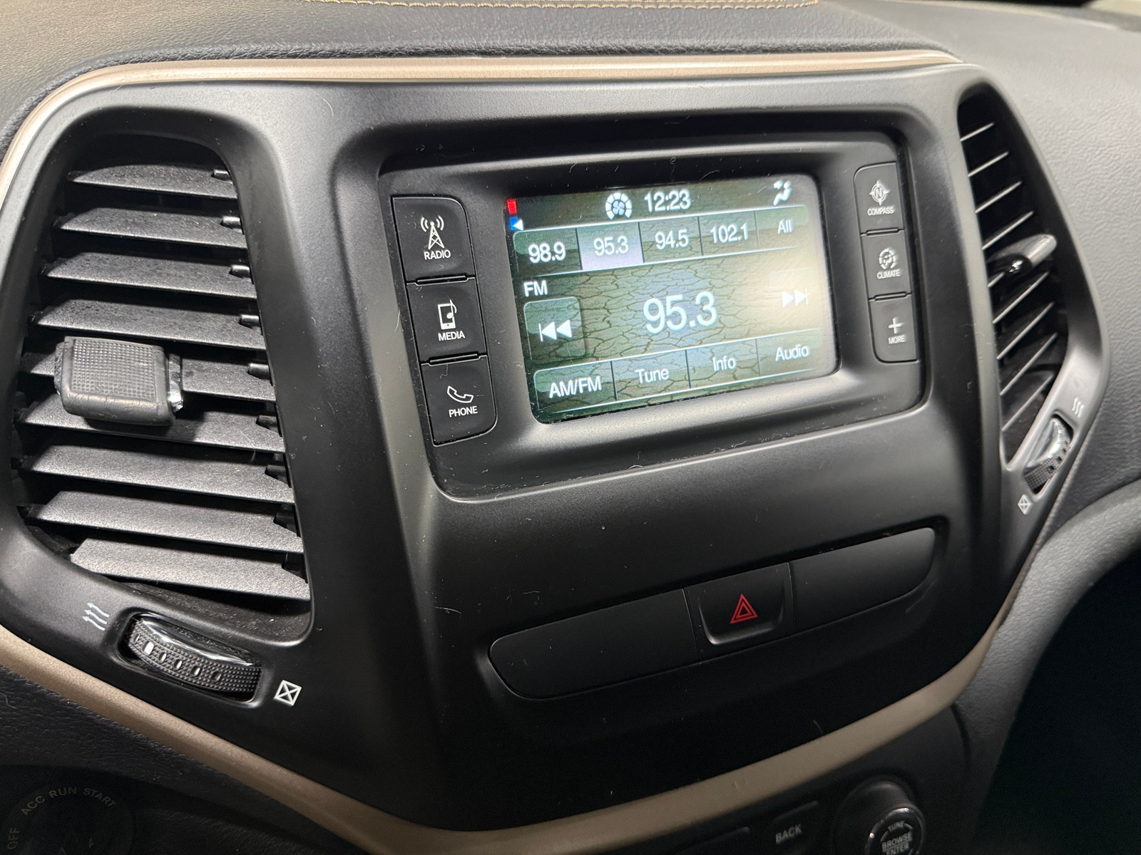 Thumbnail: 2016 Jeep Cherokee - 4