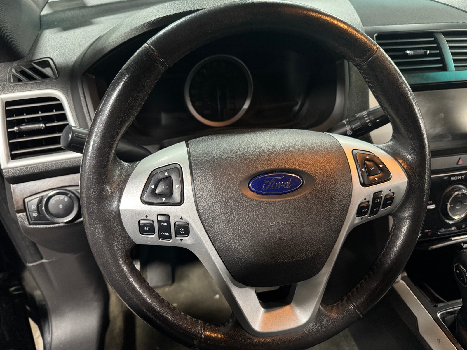 Thumbnail: 2015 Ford Explorer - 4