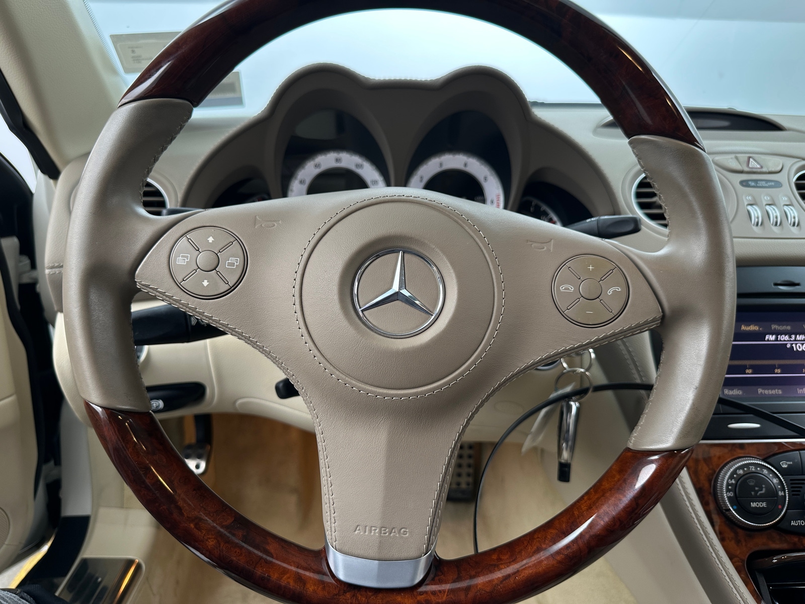 Thumbnail: 2011 Mercedes-Benz SL-Class - 4