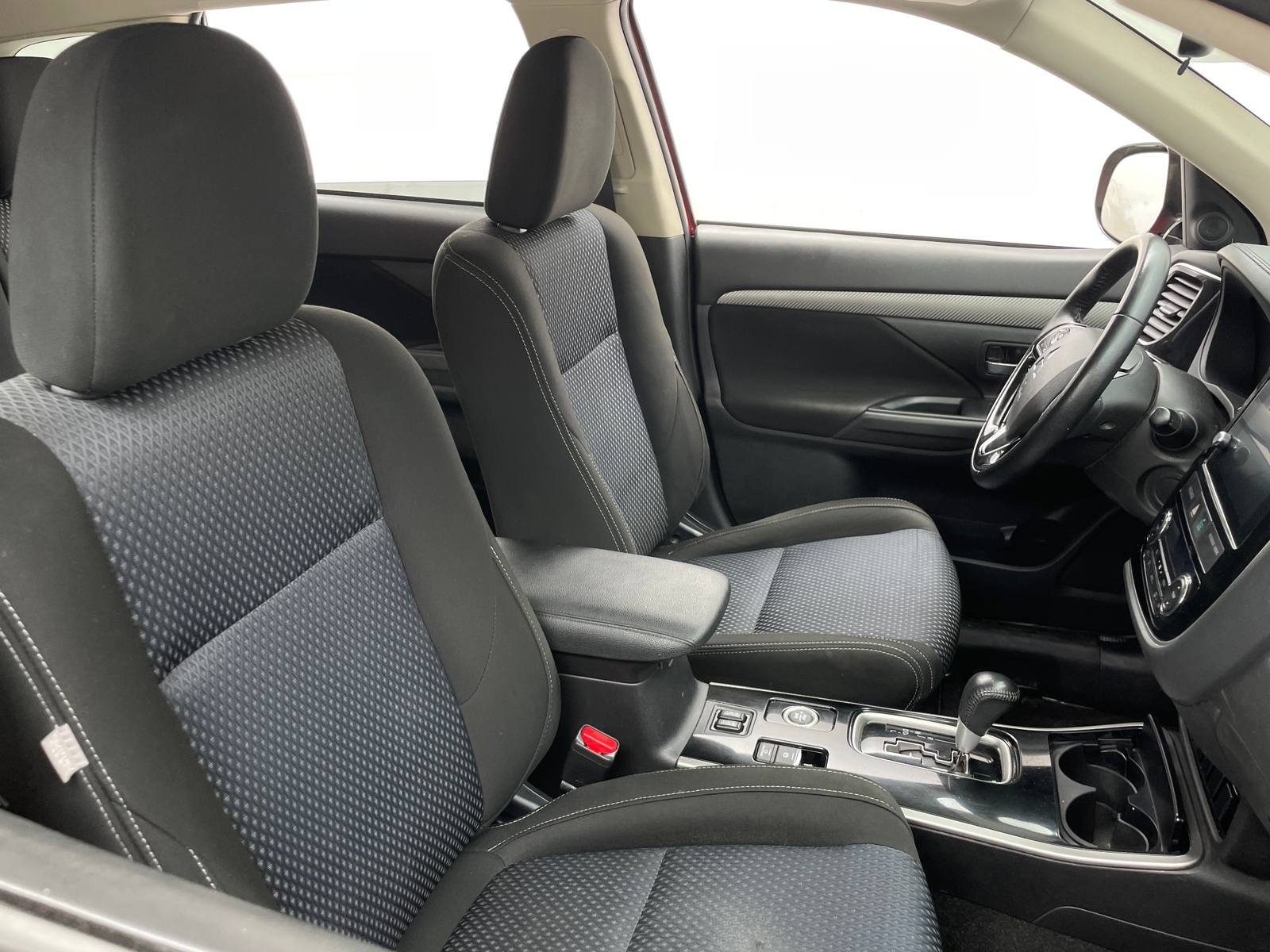 Thumbnail: 2017 Mitsubishi Outlander - 2