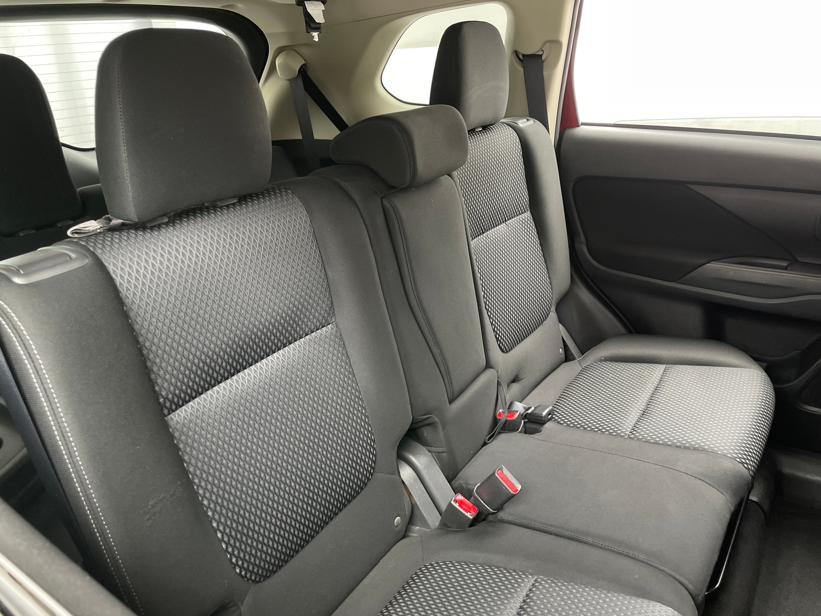 Thumbnail: 2017 Mitsubishi Outlander - 6