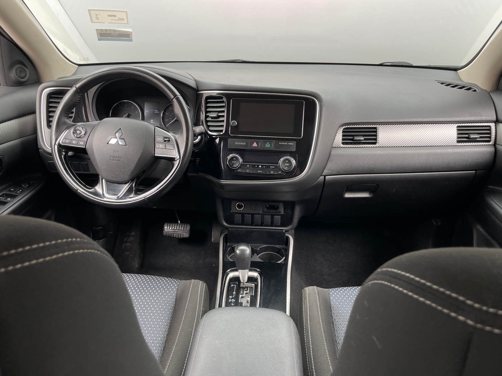 Thumbnail: 2017 Mitsubishi Outlander - 3