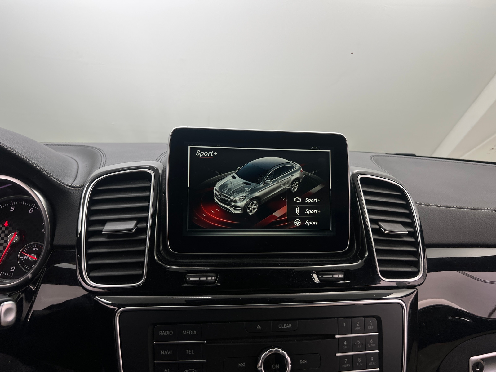 Thumbnail: 2016 Mercedes-Benz GLE - 3