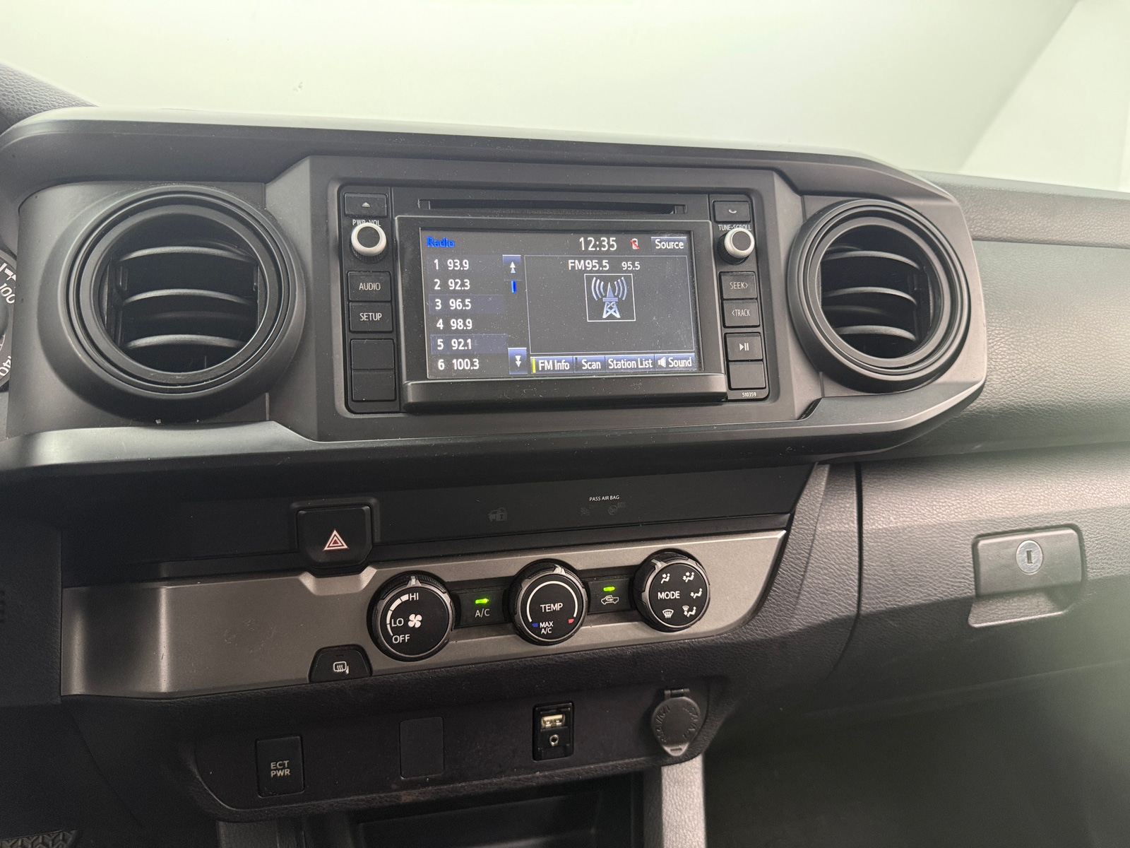 Thumbnail: 2019 Toyota Tacoma - 4