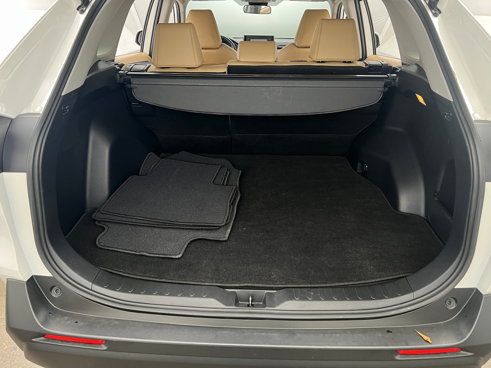 Thumbnail: 2019 Toyota RAV4 - 6