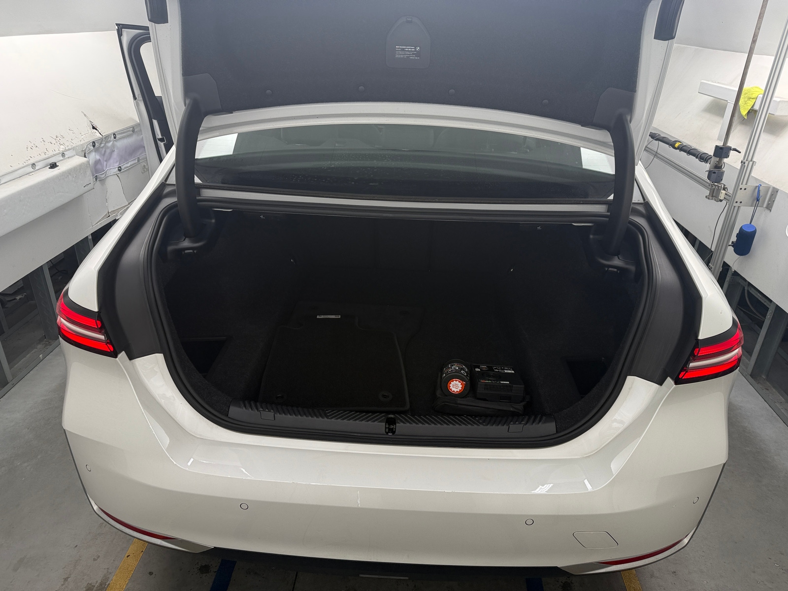 Thumbnail: 2025 BMW 5 Series - 6