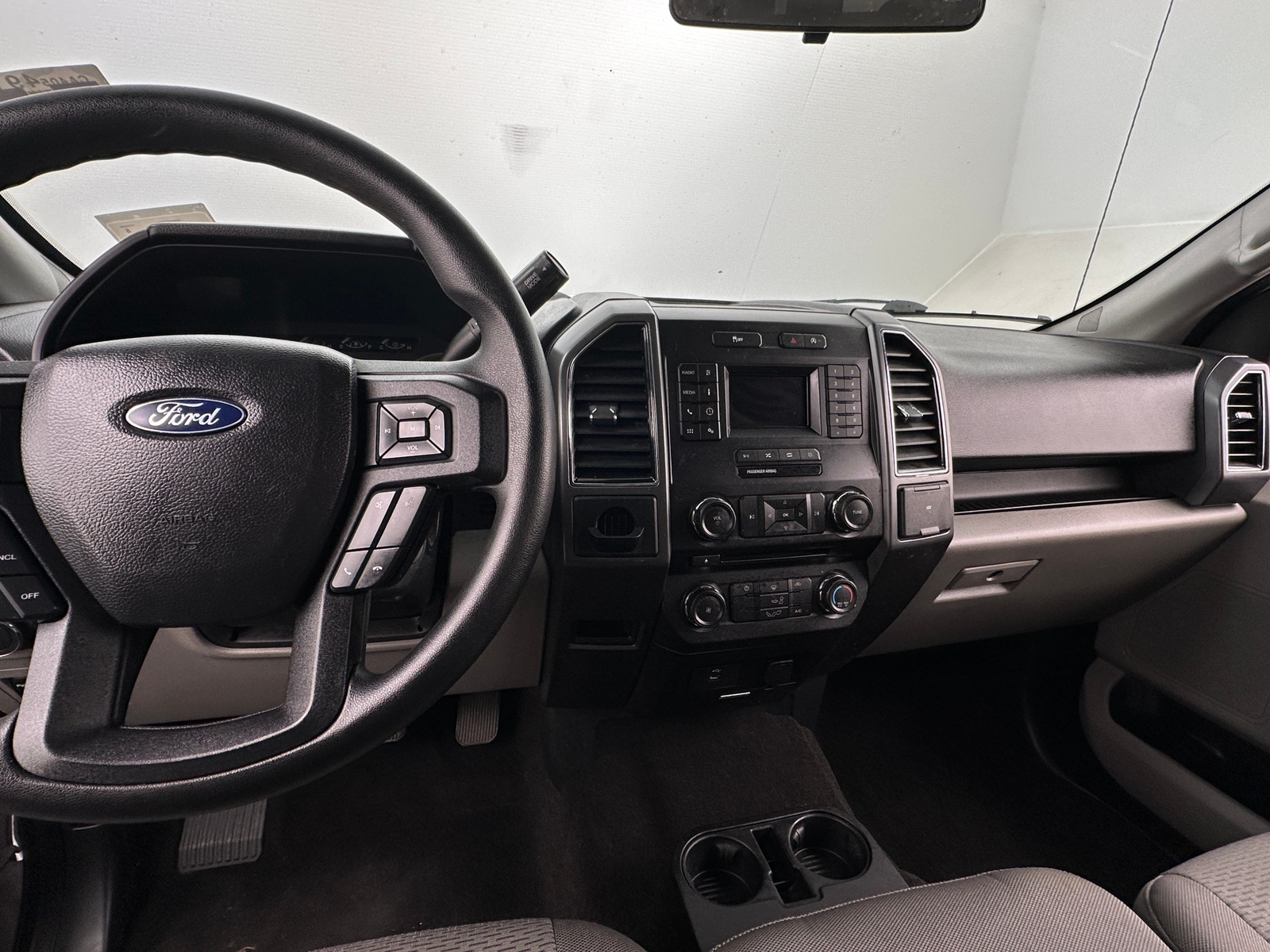 Thumbnail: 2018 Ford Econoline - 3