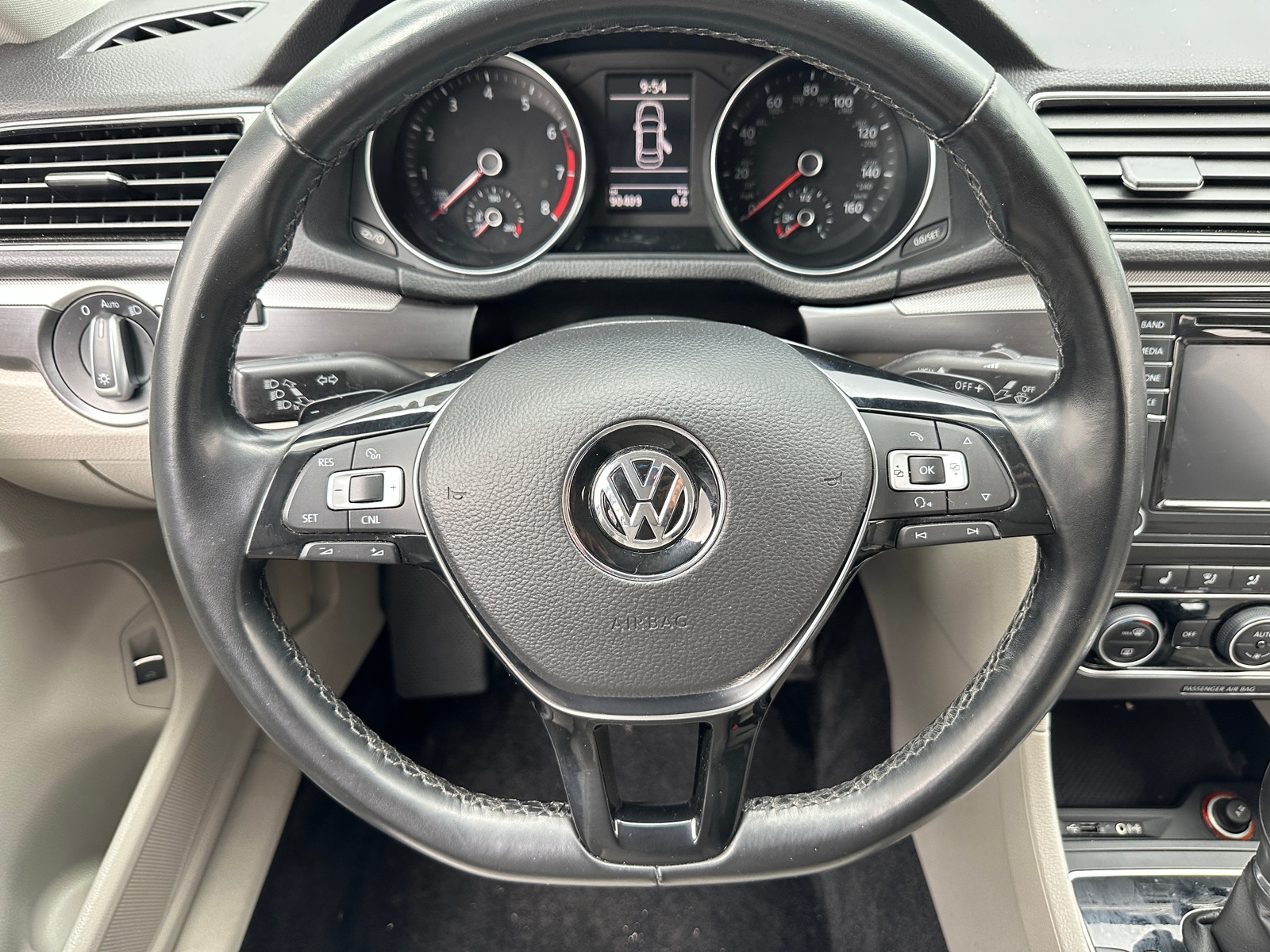 Thumbnail: 2017 Volkswagen Passat - 4