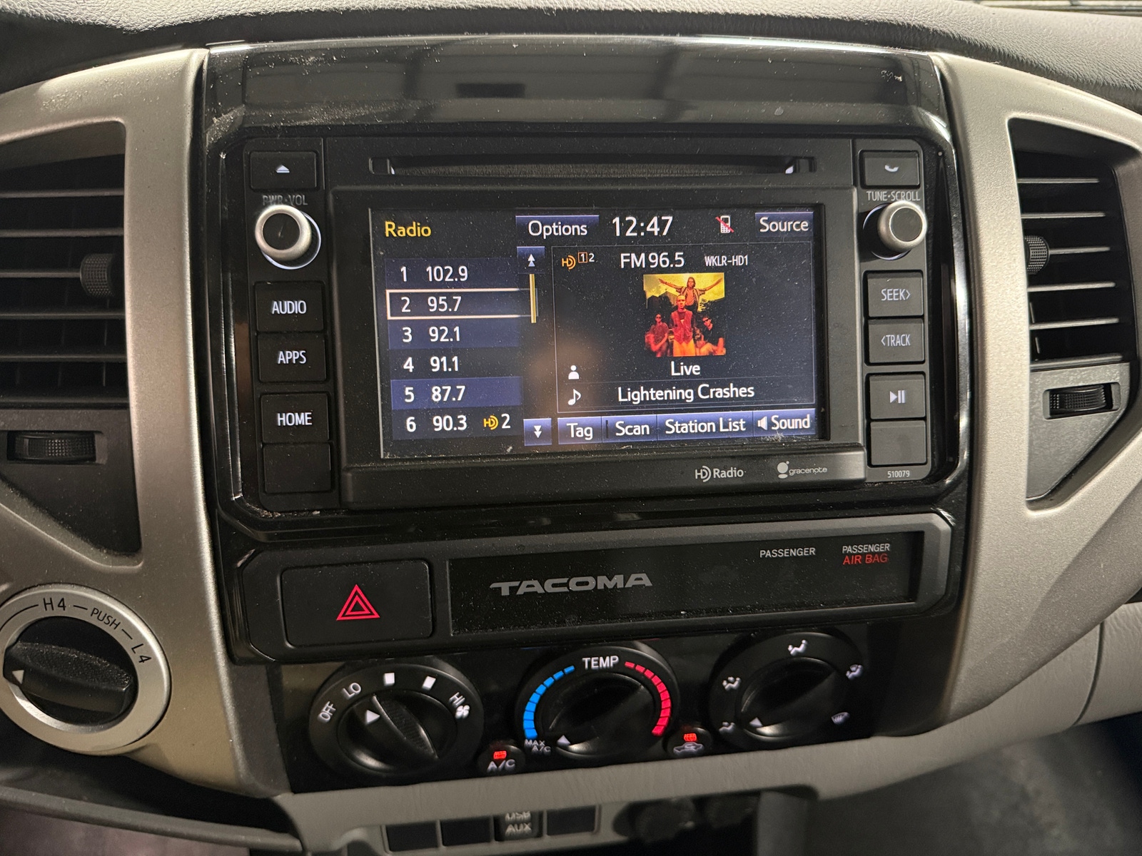 Thumbnail: 2015 Toyota Tacoma - 4