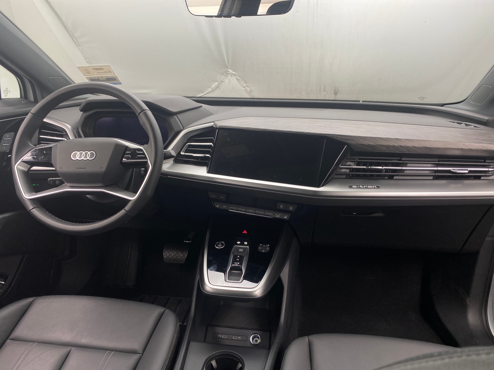 Thumbnail: 2024 Audi Q4 e-tron - 2