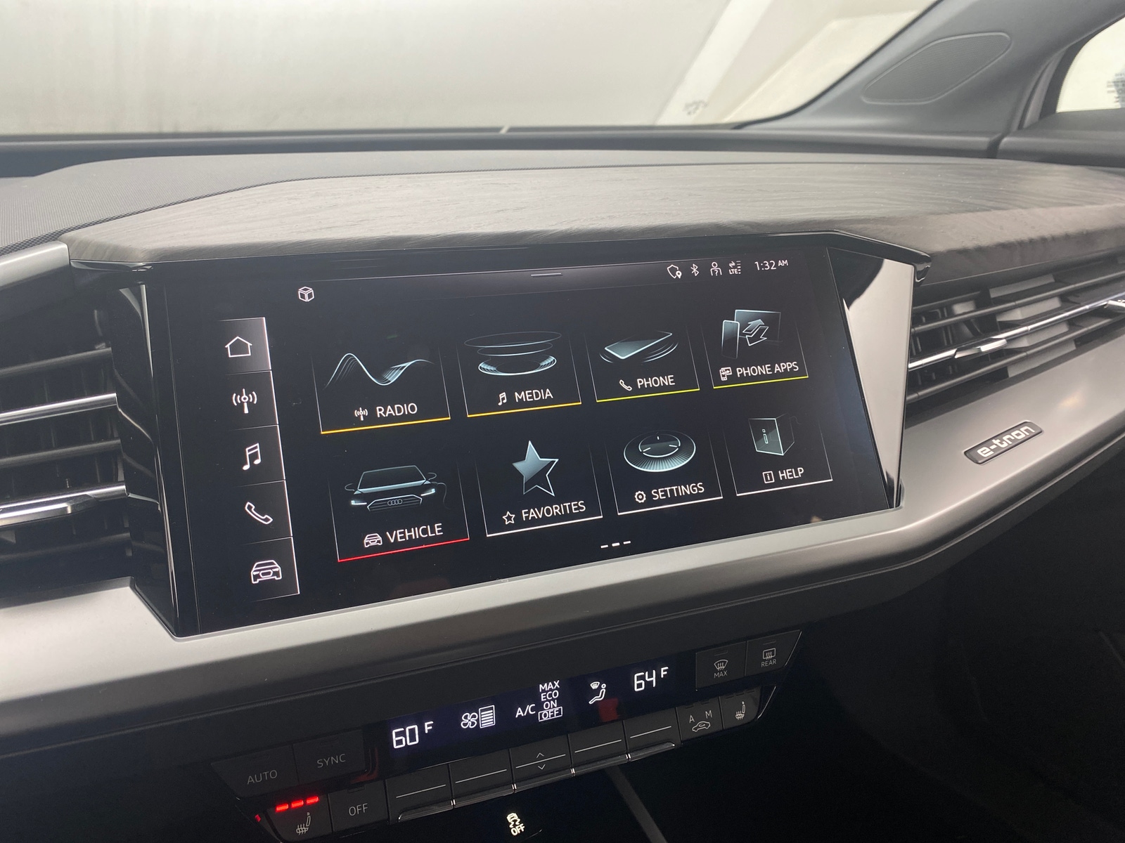 Thumbnail: 2024 Audi Q4 e-tron - 3