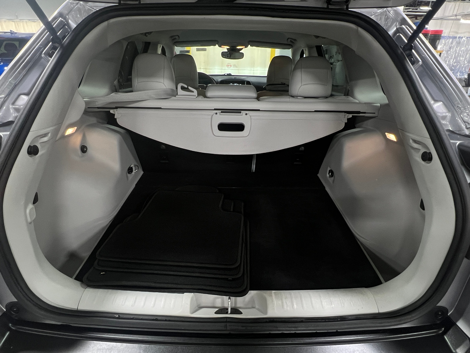 Thumbnail: 2021 Jeep Cherokee - 7