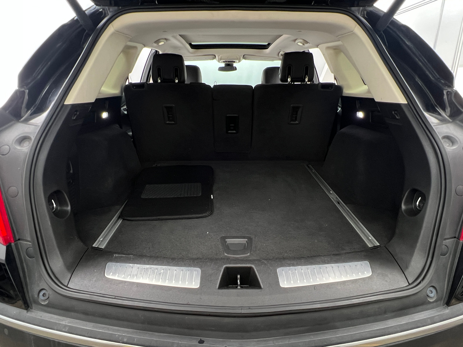 Thumbnail: 2017 Cadillac XT5 - 6