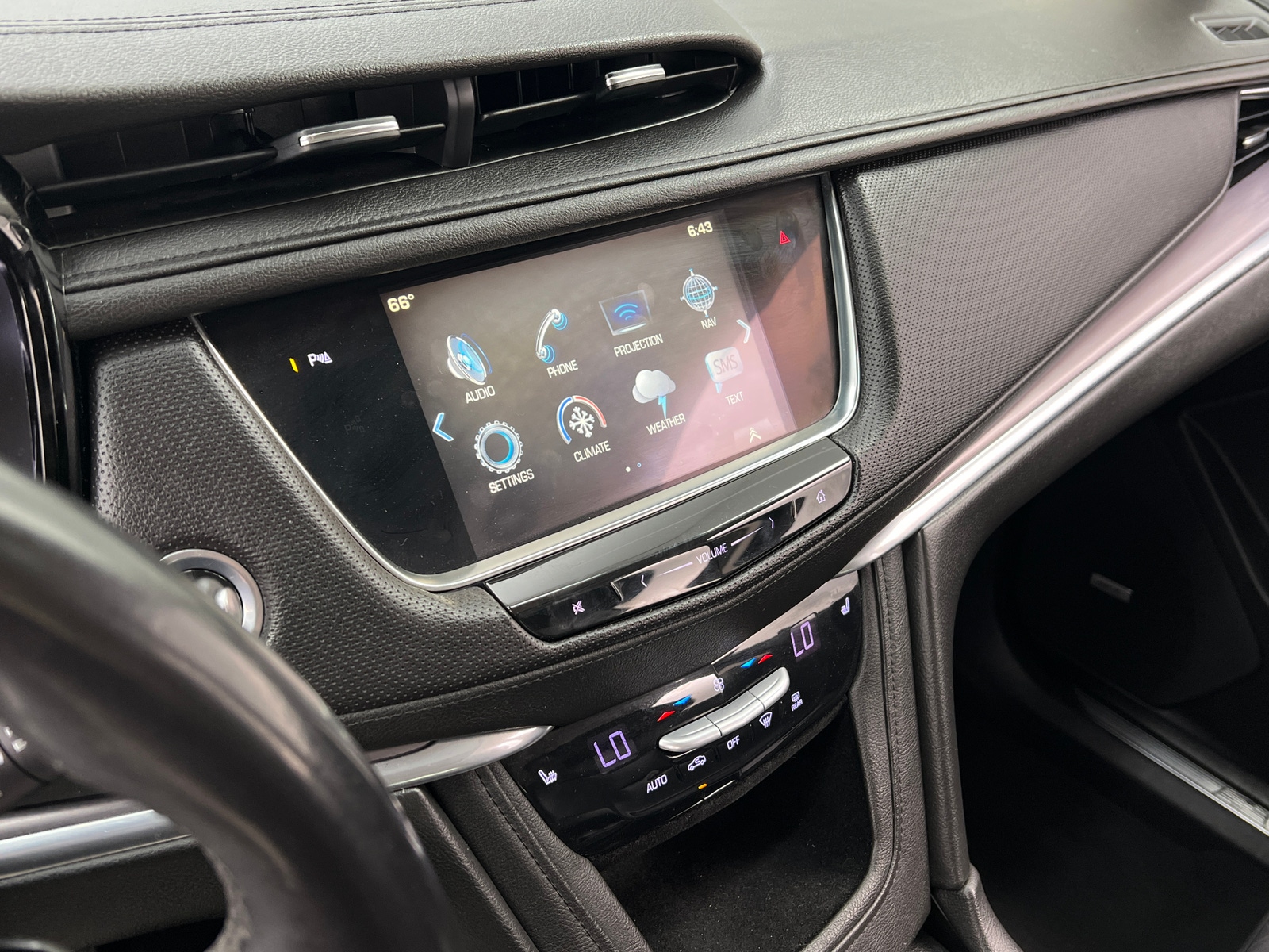 Thumbnail: 2017 Cadillac XT5 - 3