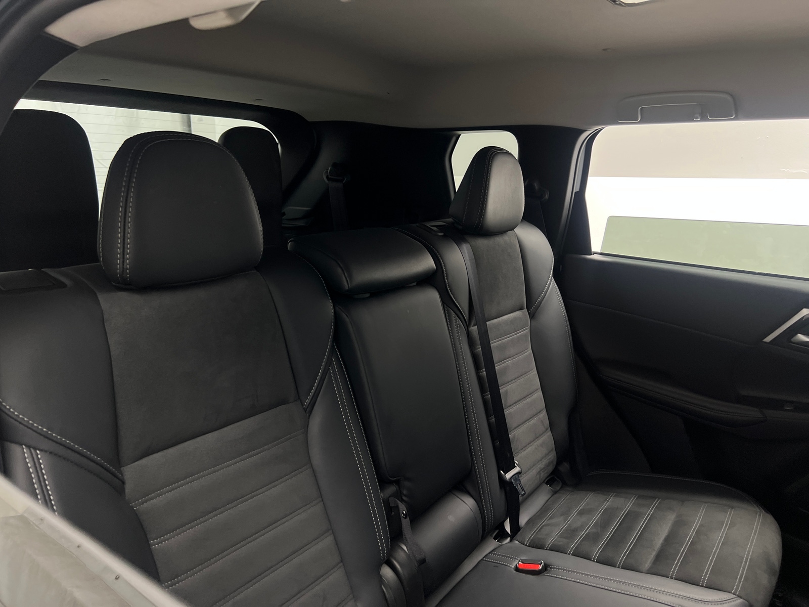 Thumbnail: 2024 Mitsubishi Outlander - 5