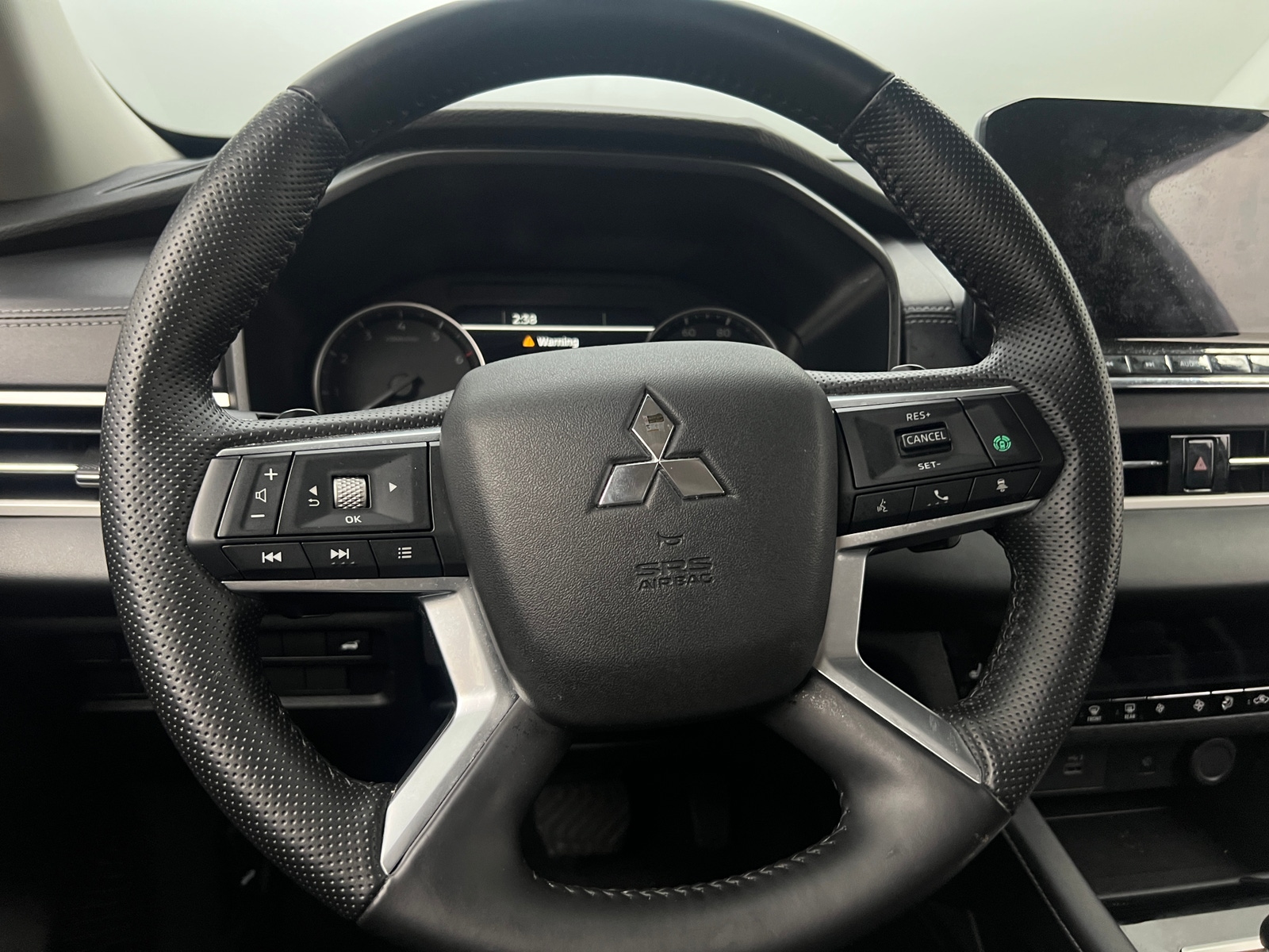 Thumbnail: 2024 Mitsubishi Outlander - 4