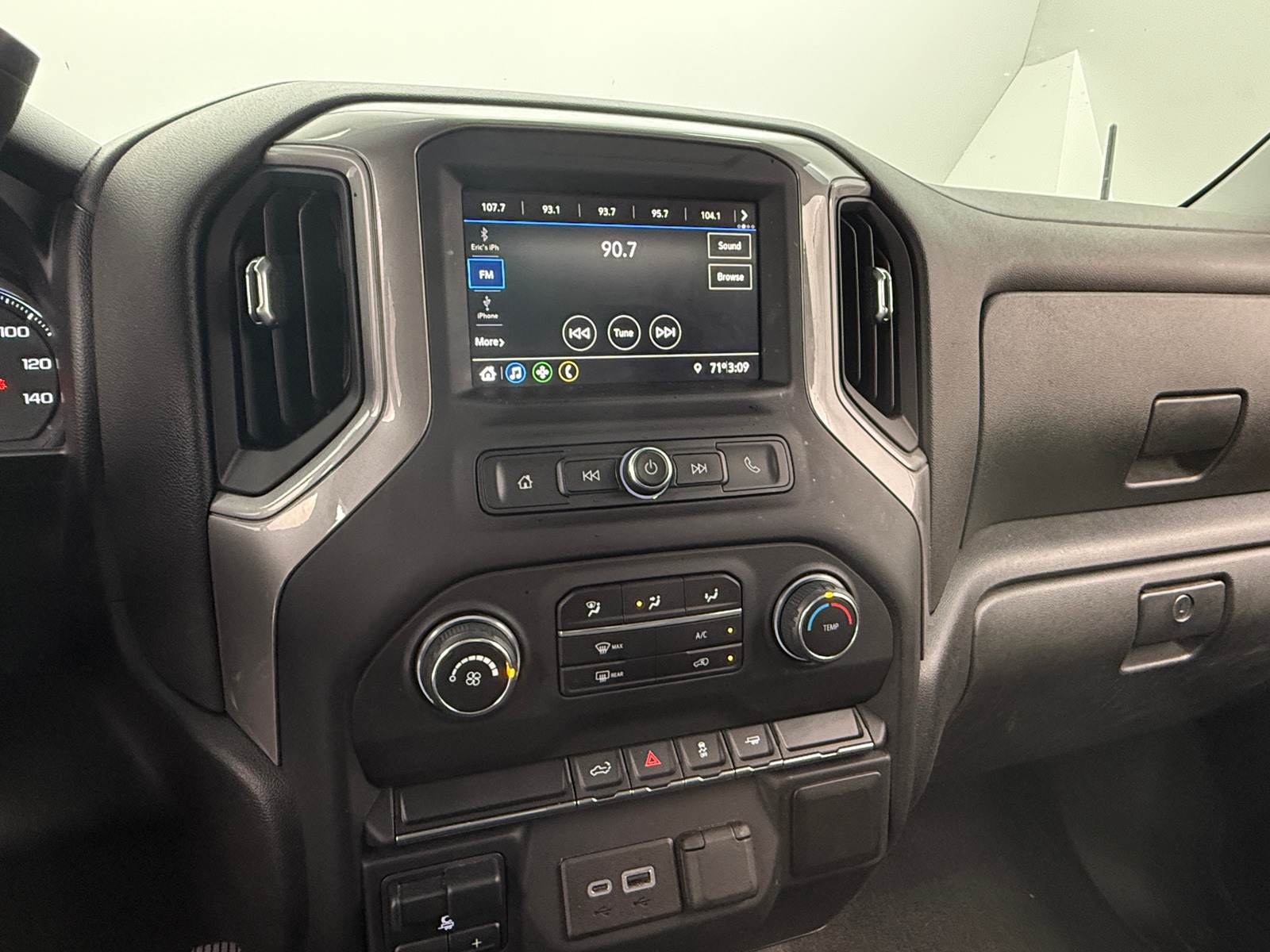 Thumbnail: 2021 Chevrolet Silverado 1500 - 4