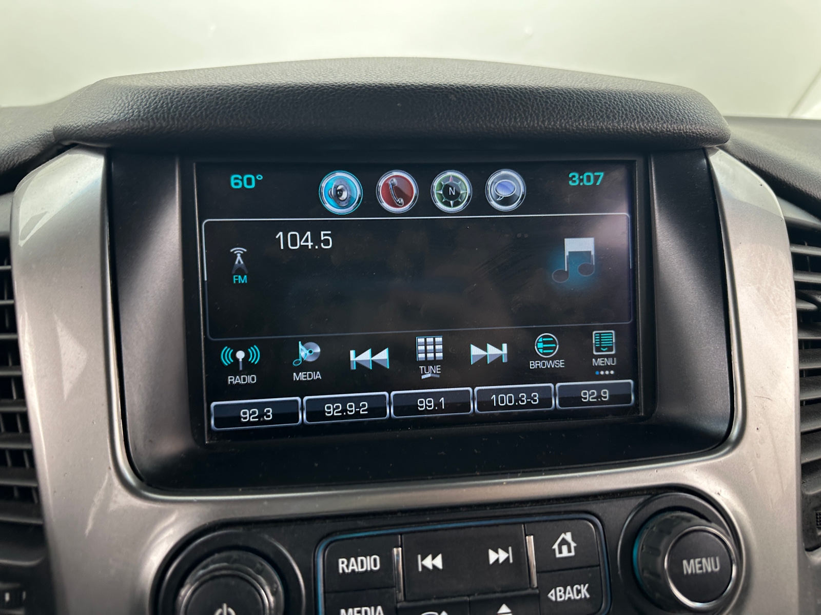 Thumbnail: 2016 Chevrolet Suburban - 3