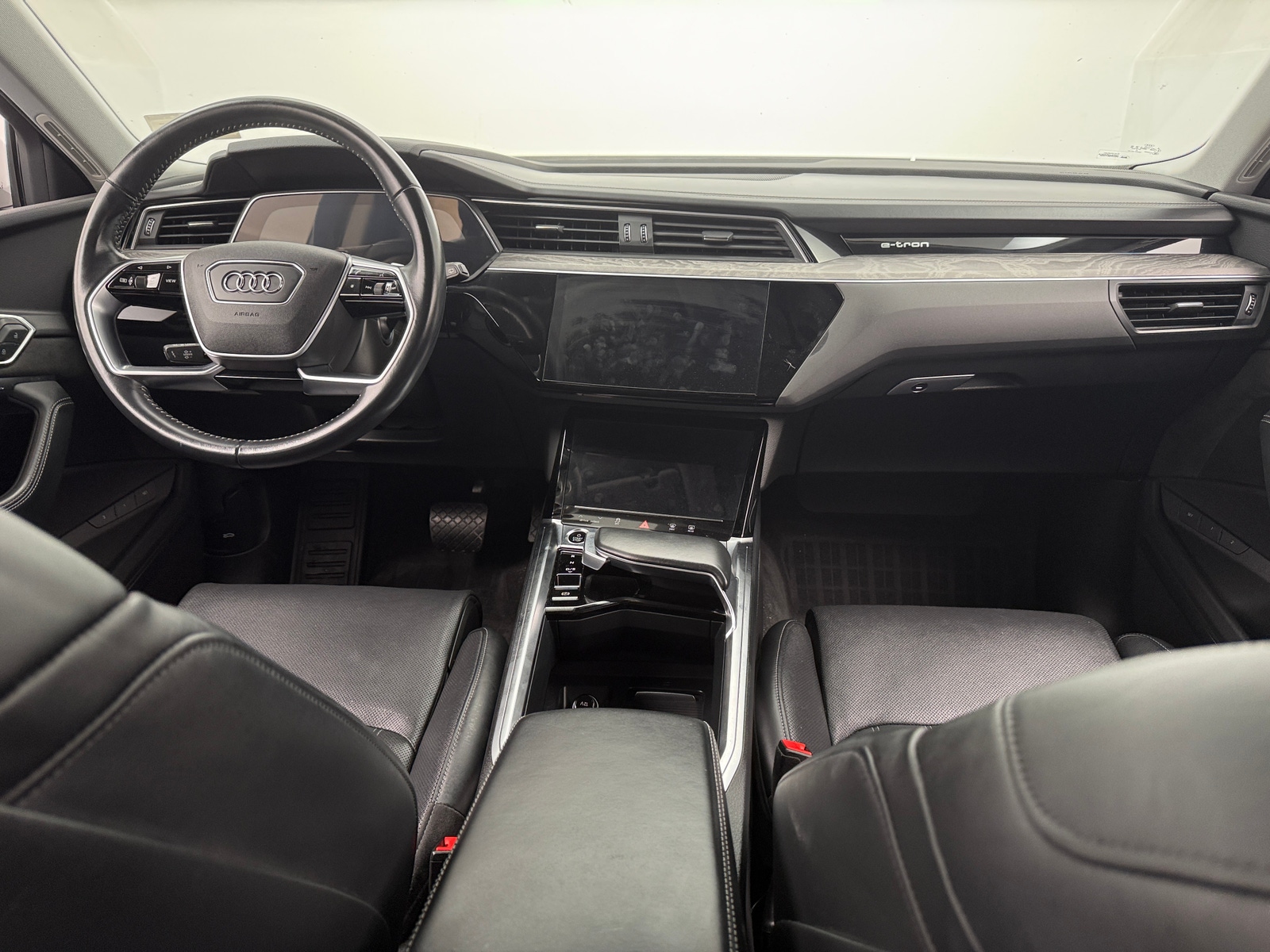 Thumbnail: 2021 Audi e-tron - 2