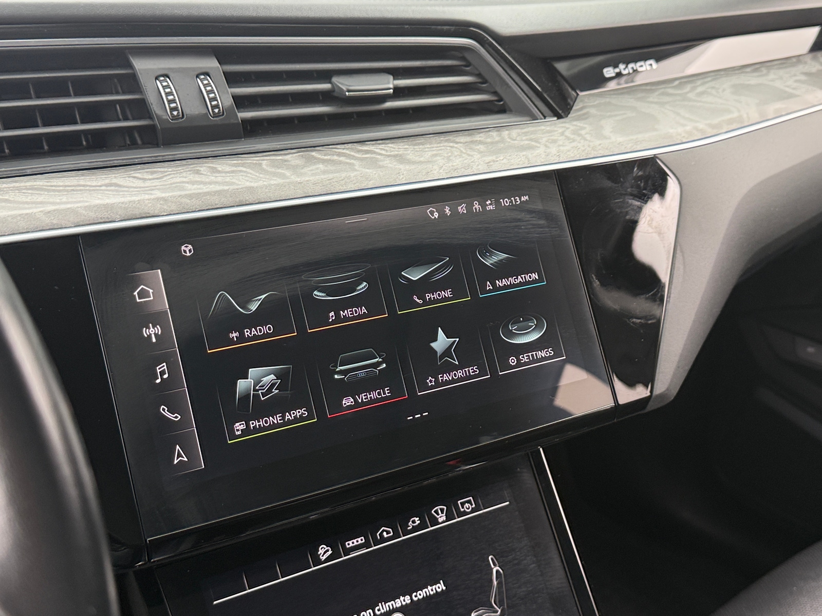 Thumbnail: 2021 Audi e-tron - 3